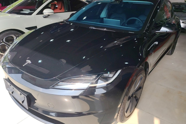 Tesla Model 3 2023 car image #2