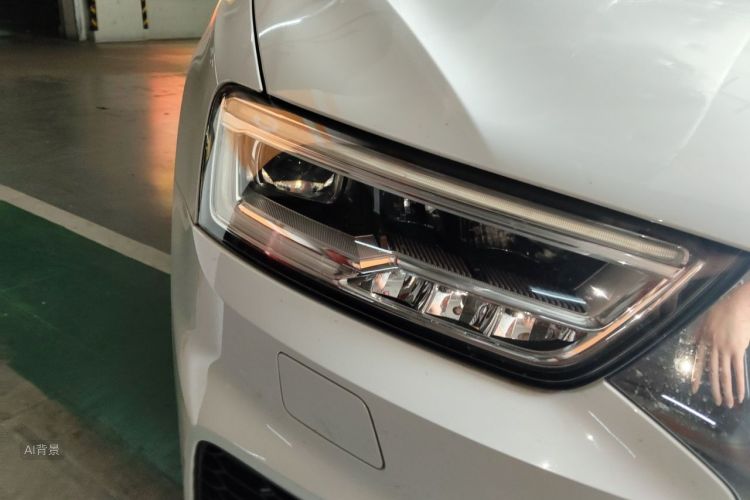 Audi Q3 2019 car image #8