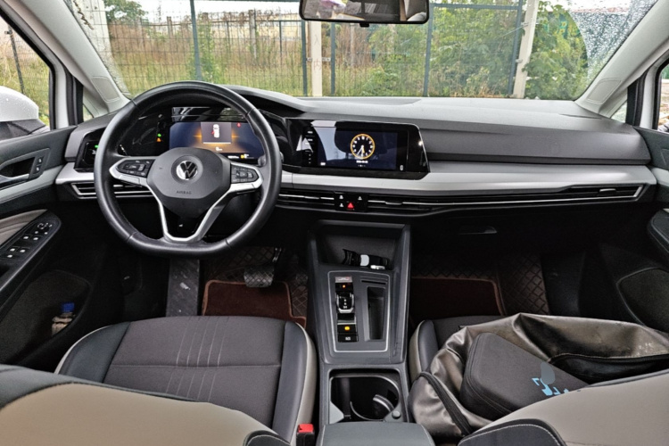 Volkswagen Golf 2021 car image #10