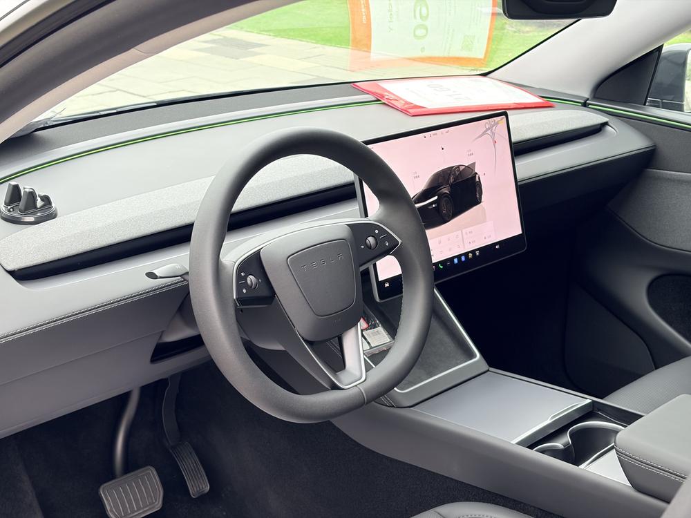 Tesla Model Y 2025 #9 Tesla Model Y 2025 car image #9