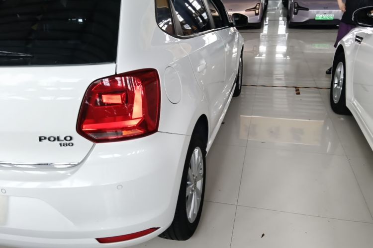 Volkswagen Polo 2017 car image #8