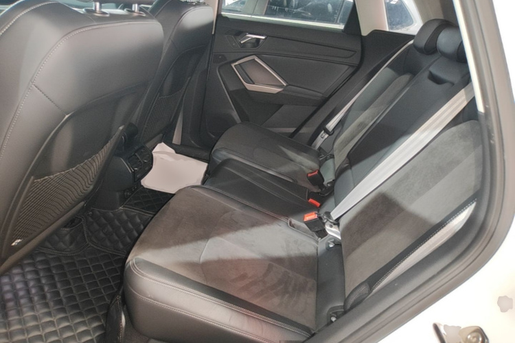 Audi Q3 2021 car image #17