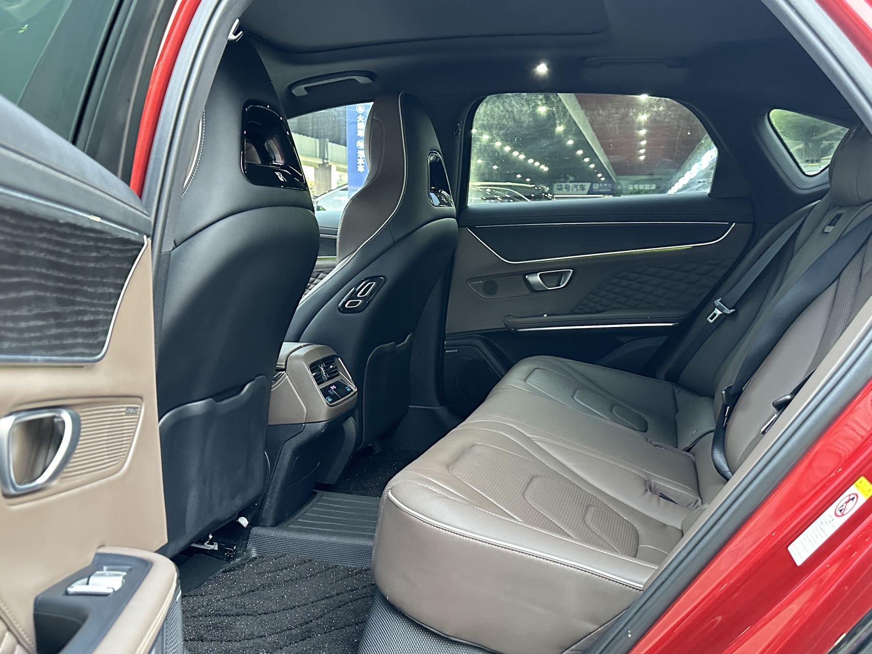 BYD Han 2022 immagine di auto #10