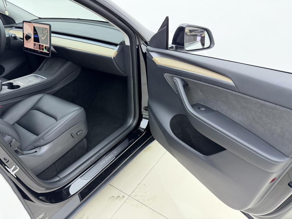 Tesla Model Y 2022 #15 Tesla Model Y 2022 car image #15