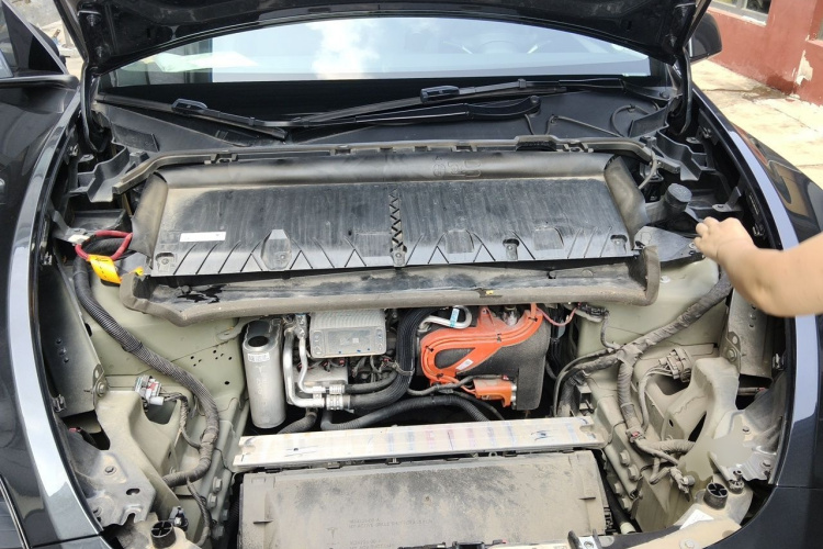 Tesla Model Y 2024 car image #18