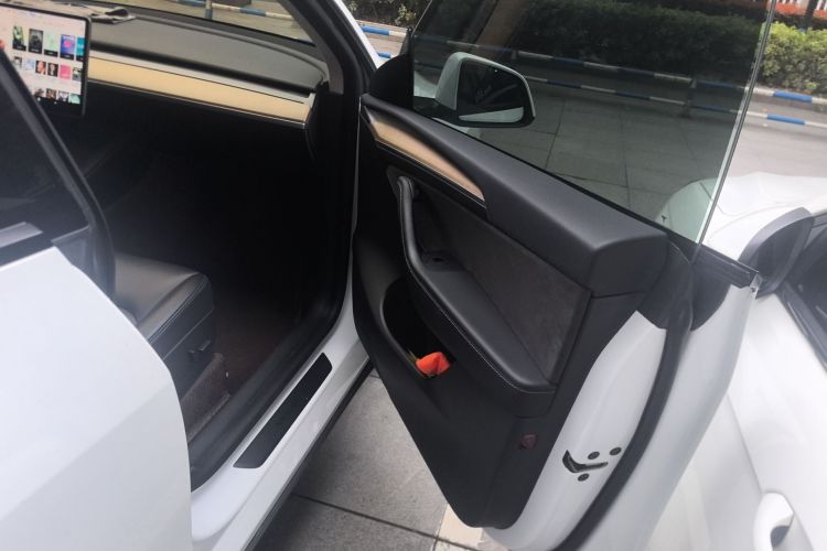 Tesla Model Y 2021 #27 Tesla Model Y 2021 car image #27