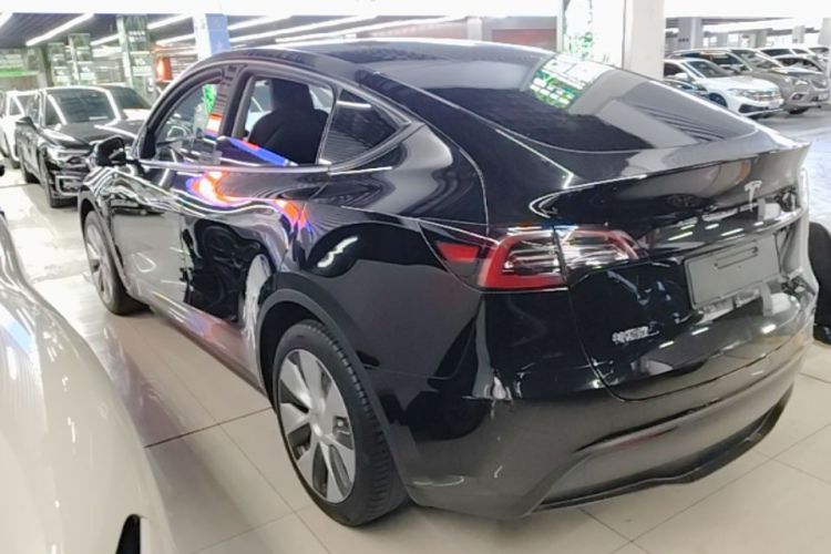 Tesla Model Y 2023 car image #5