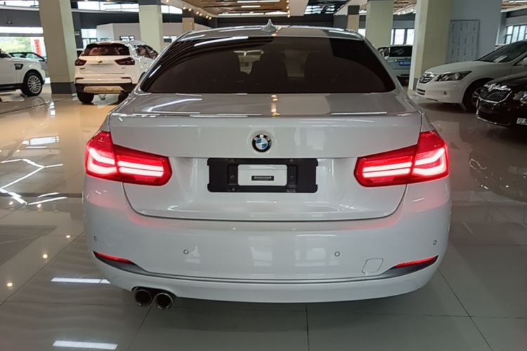 BMW 3 Series 2018 #6 BMW 3 Series 2018 car image #6