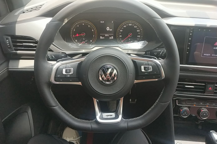 Volkswagen Tharu 2019 car image #11