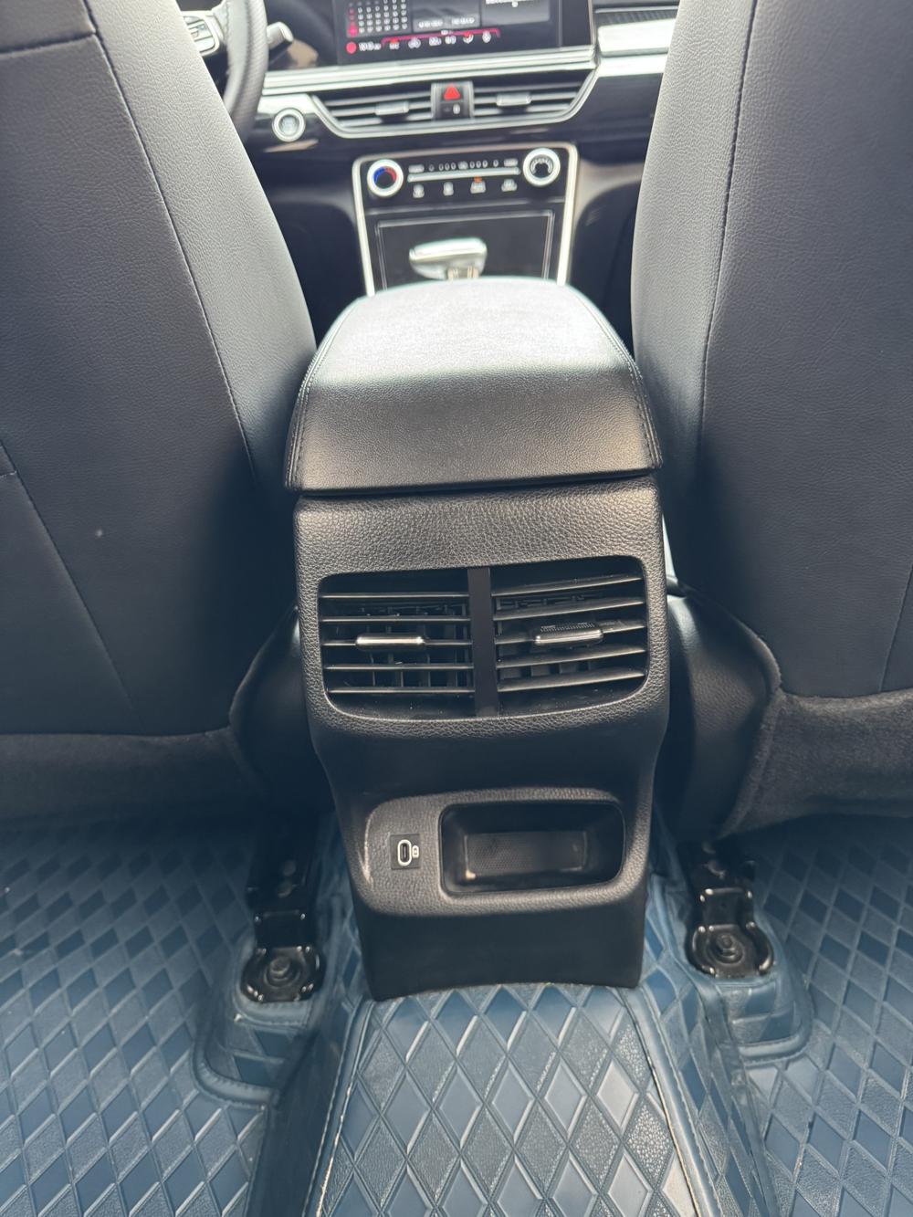 Kia Seltos 2024 immagine di auto #12