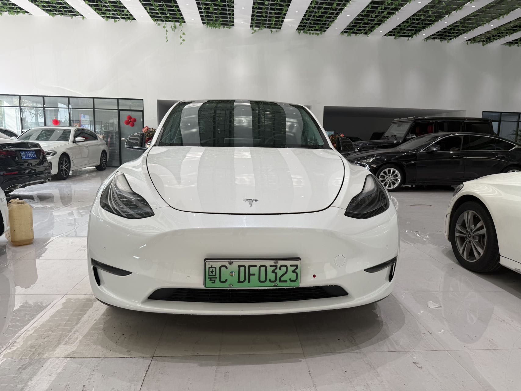 Tesla Model Y 2023 car image #2