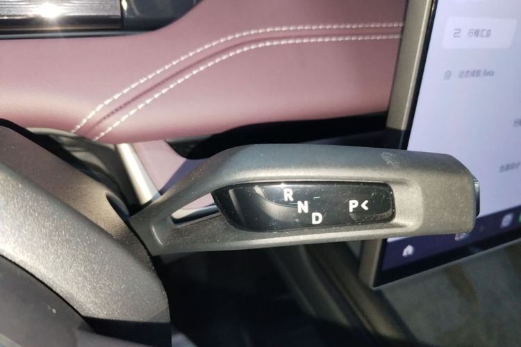MI SU7 2025 immagine di auto #14