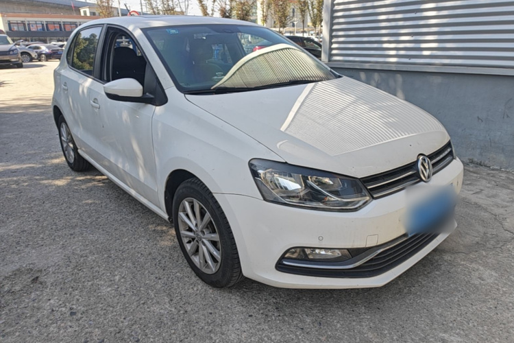 Volkswagen Polo 2015 car image #4