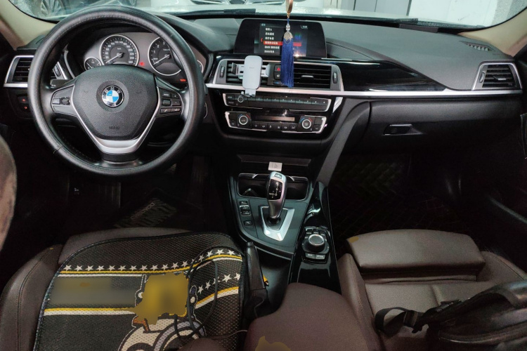 BMW 3 Series 2018 immagine di auto #10