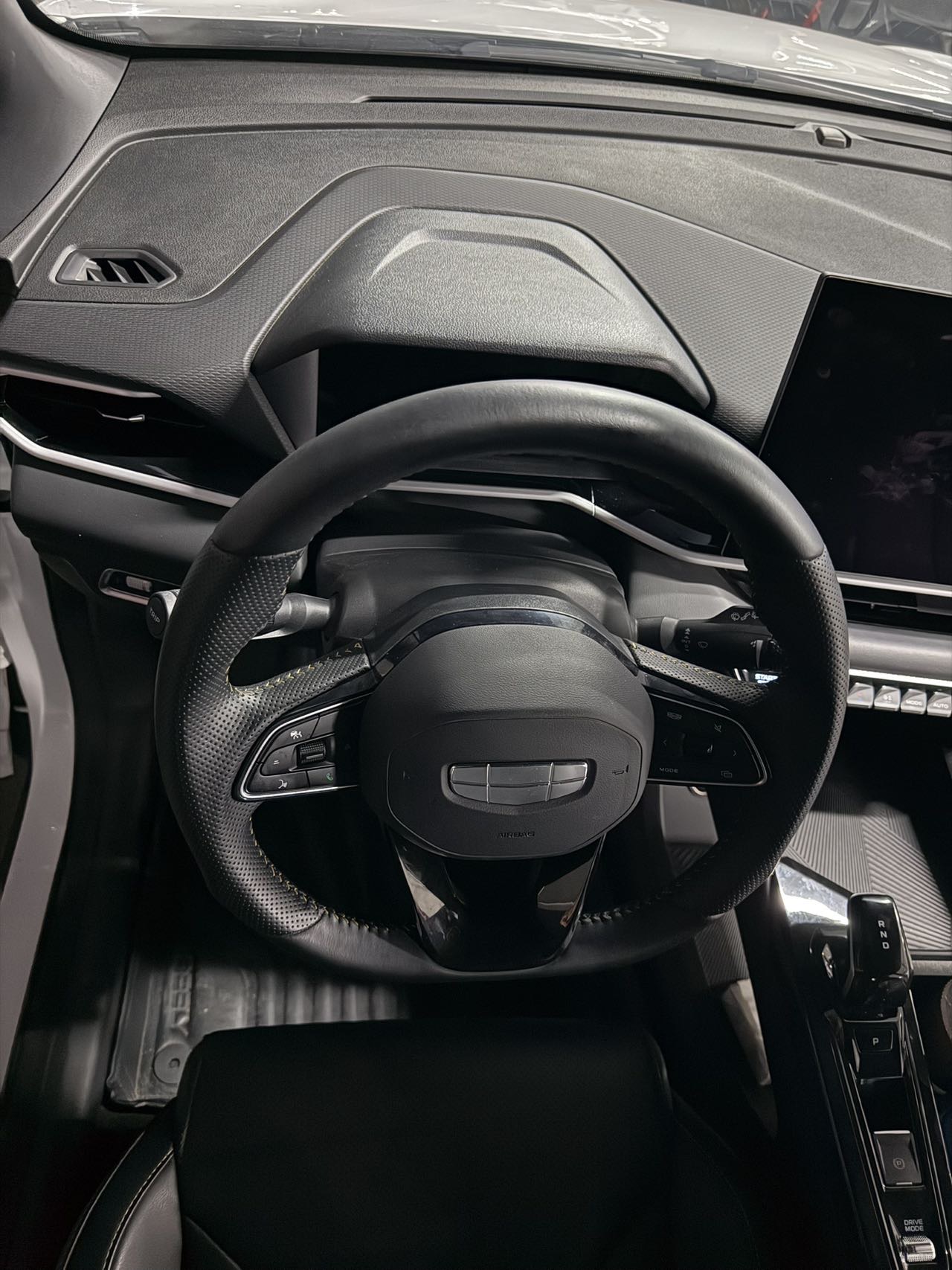 GEELY Coolray 2025 #4 GEELY Coolray 2025 car image #4