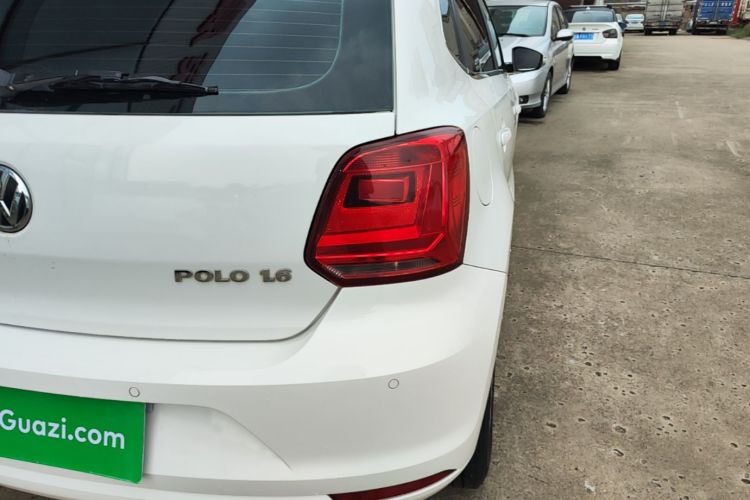Volkswagen Polo 2015 car image #8