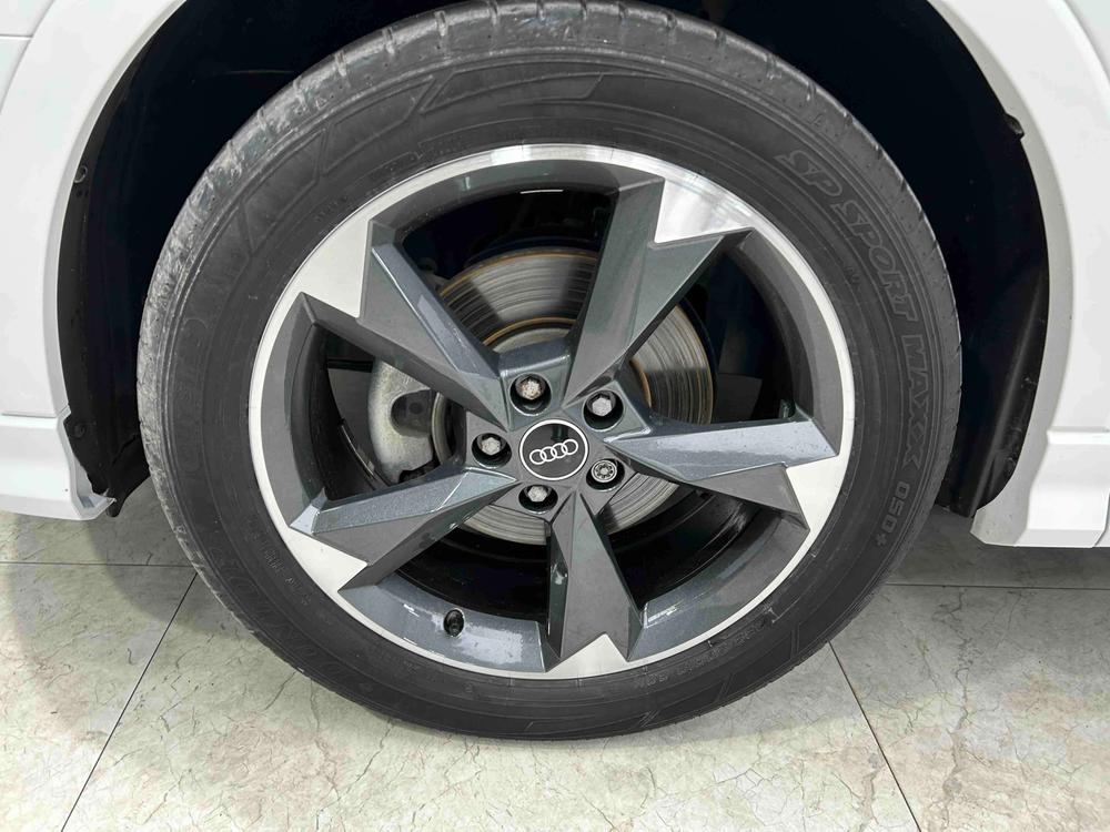 Audi Q3 2022 car image #18