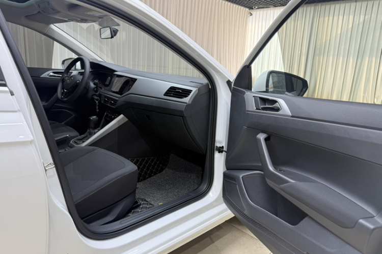 Volkswagen Polo 2021 car image #14