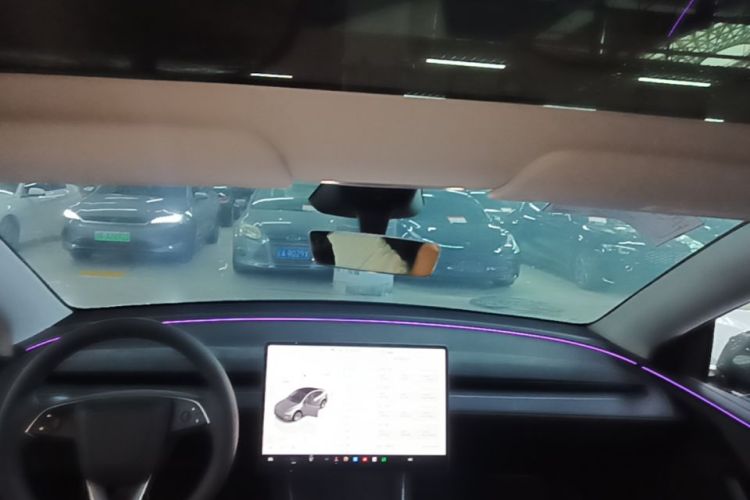 Tesla Model Y 2025 #20 Tesla Model Y 2025 car image #20