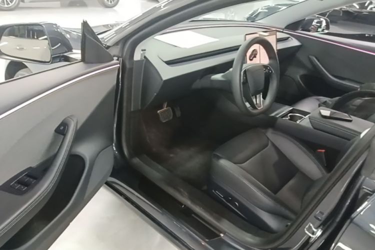 Tesla Model 3 2024 car image #16