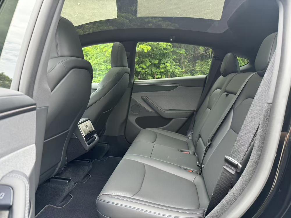 Tesla Model Y 2026 #17 Tesla Model Y 2026 car image #17