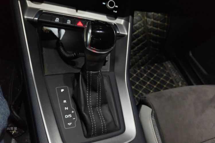 Audi Q3 2020 car image #16