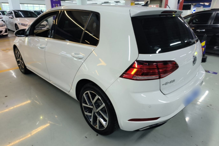 Volkswagen Golf 2020 car image #5