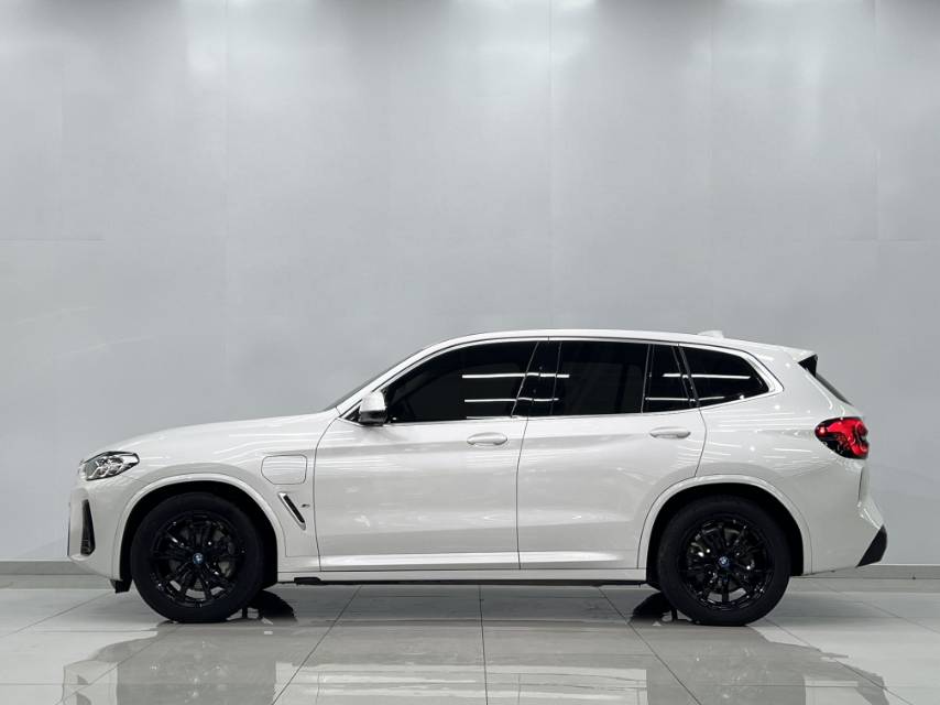 BMW iX3 2024 #9 BMW iX3 2024 изображение автомобиля #9