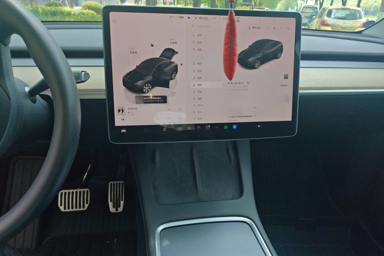 Tesla Model Y 2023 car image #17