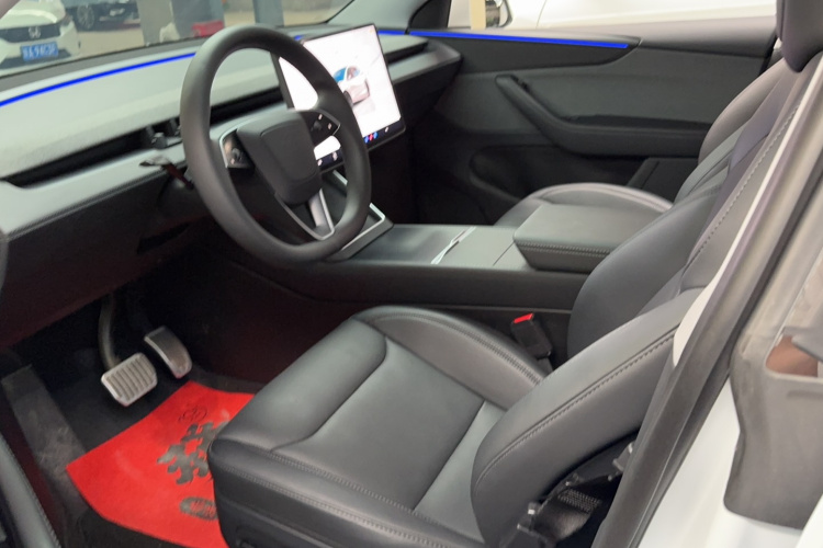 Tesla Model Y 2025 car image #16