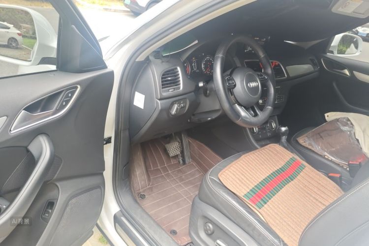 Audi Q3 2019 car image #18