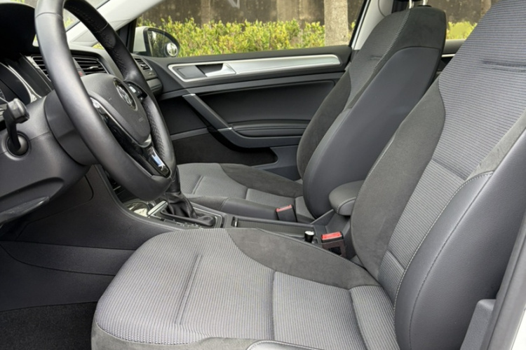 Volkswagen Golf 2020 car image #14