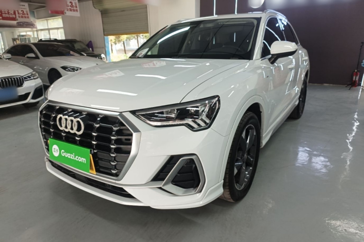 Audi Q3 2019 car image #2