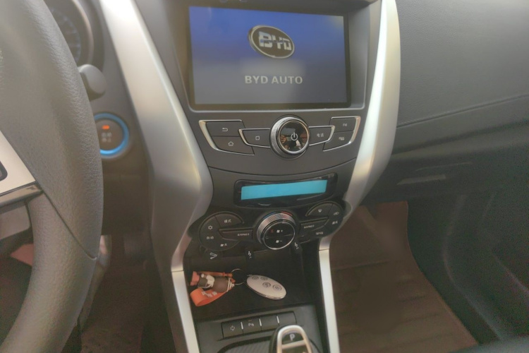 BYD Yuan New Energy 2019 изображение автомобиля #17