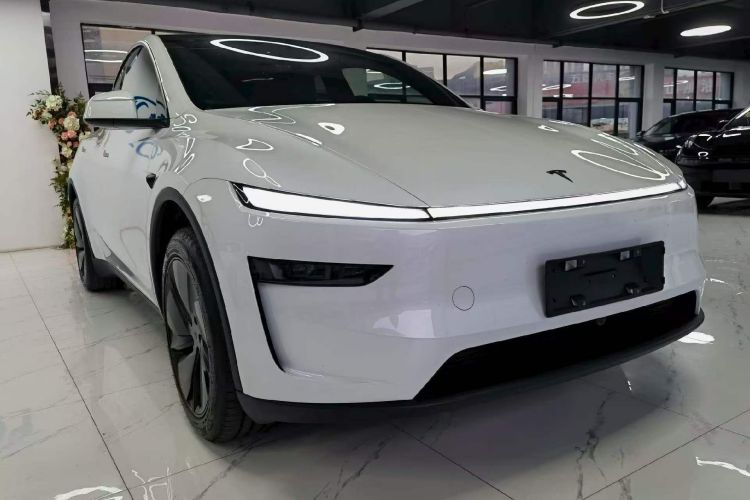 Tesla Model Y 2026 car image #4