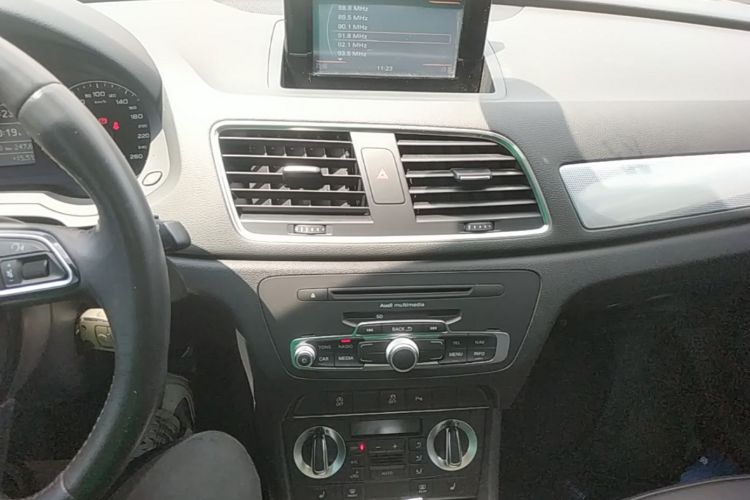 Audi Q3 2015 #13 Audi Q3 2015 car image #13