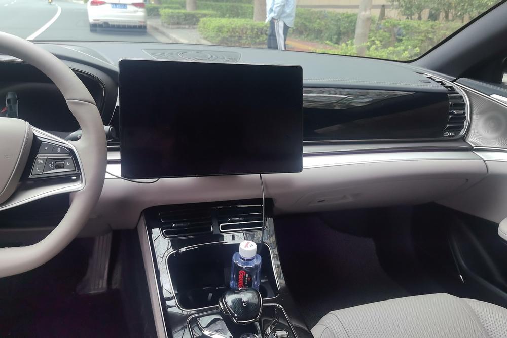 BYD Han 2025 car image #8
