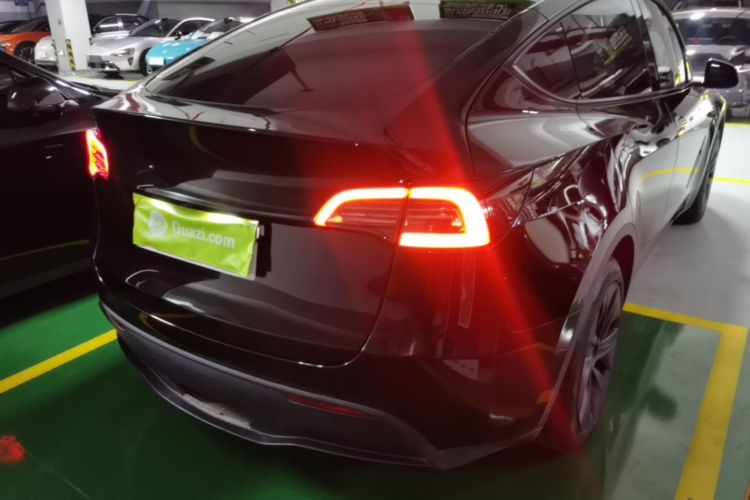 Tesla Model Y 2023 #7 Tesla Model Y 2023 صورة سيارة #7