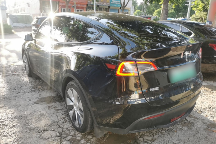 Tesla Model Y 2022 #5 Tesla Model Y 2022 car image #5