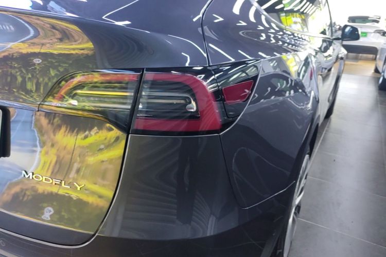 Tesla Model Y 2022 immagine di auto #8