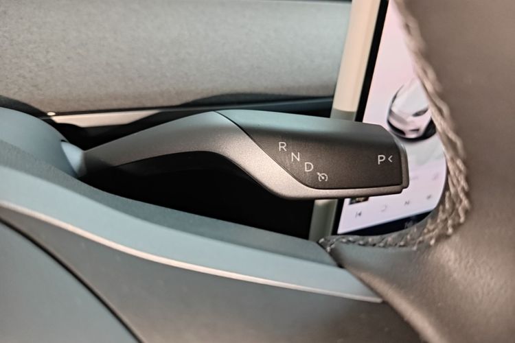 Tesla Model Y 2024 car image #14