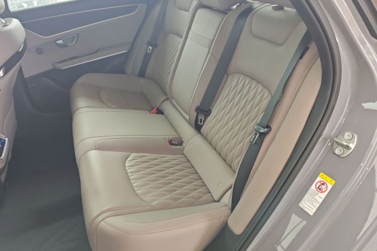 BYD Han 2025 car image #13