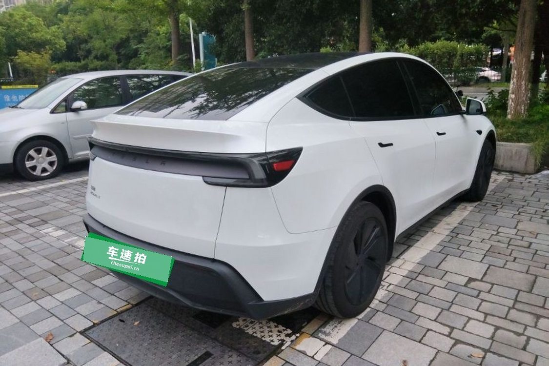 Tesla Model Y 2025 immagine di auto #4