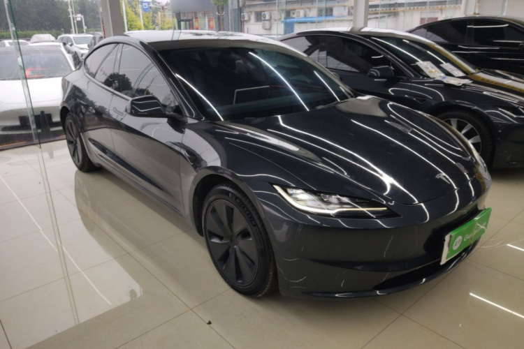 Tesla Model 3 2024 car image #4