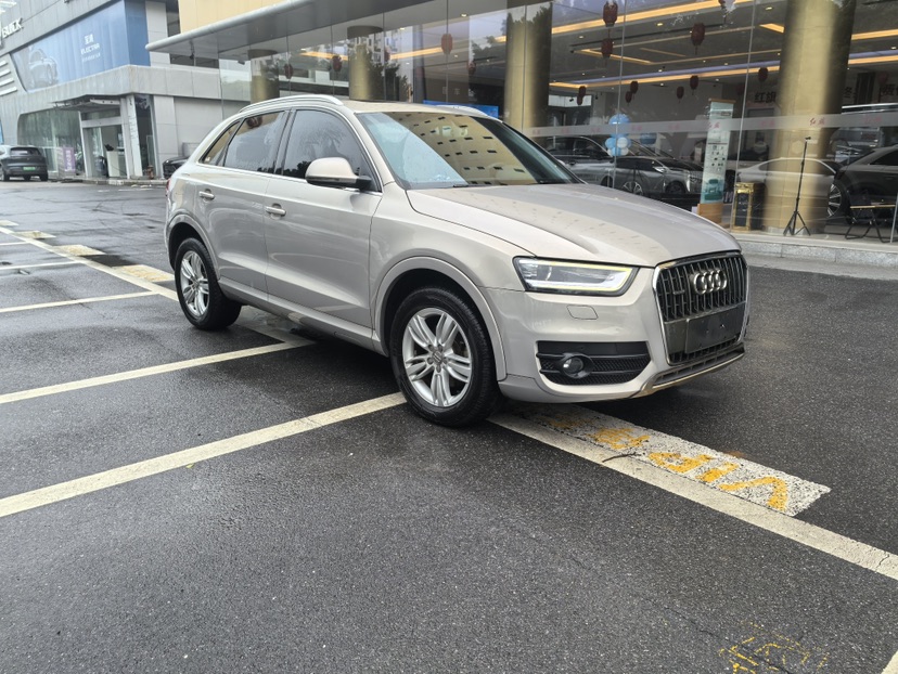Audi Q3 2015 car image #2