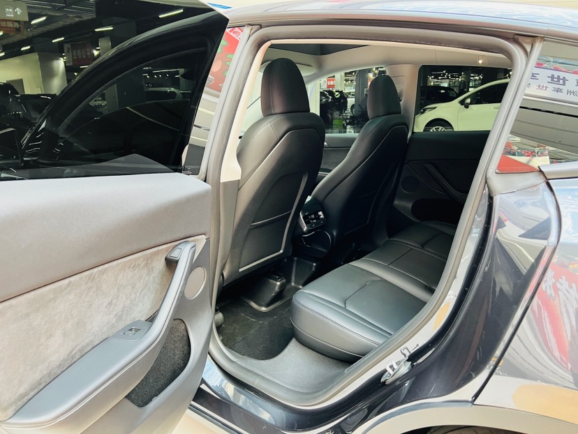 Tesla Model Y 2024 car image #4