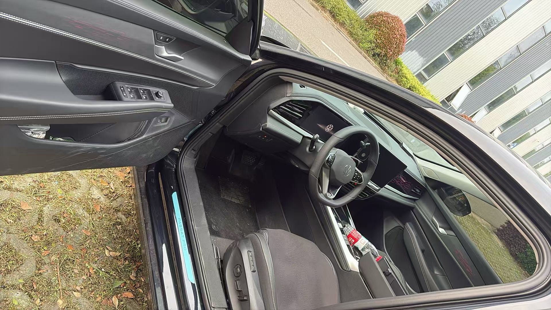 Volkswagen Passat 2025 car image #4