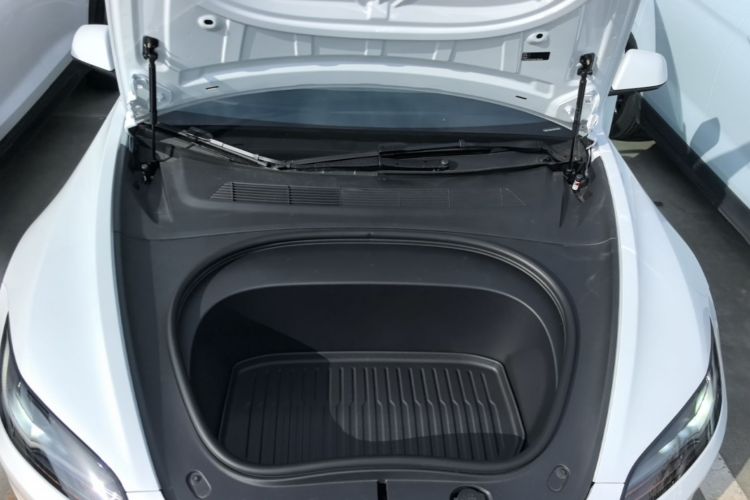 Tesla Model 3 2024 car image #28