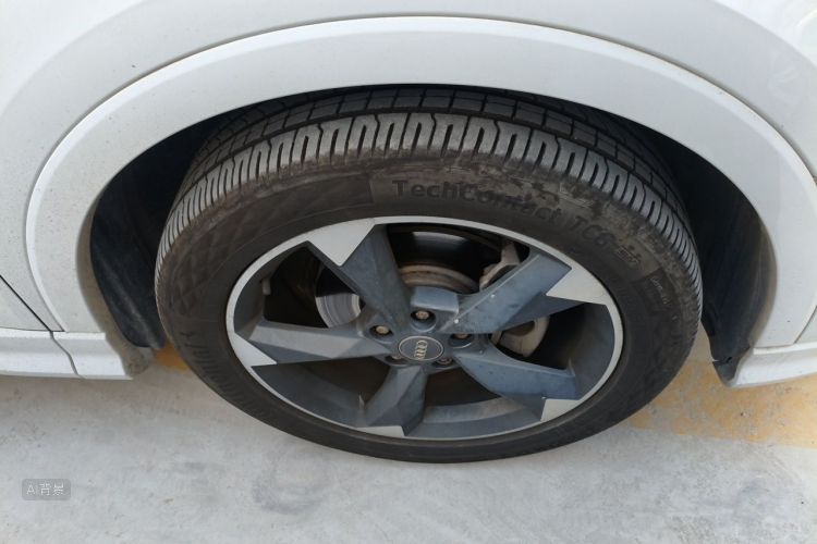 Audi Q3 2019 car image #9