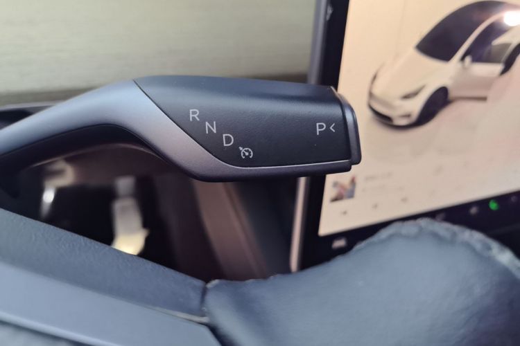 Tesla Model Y 2023 #14 Tesla Model Y 2023 car image #14